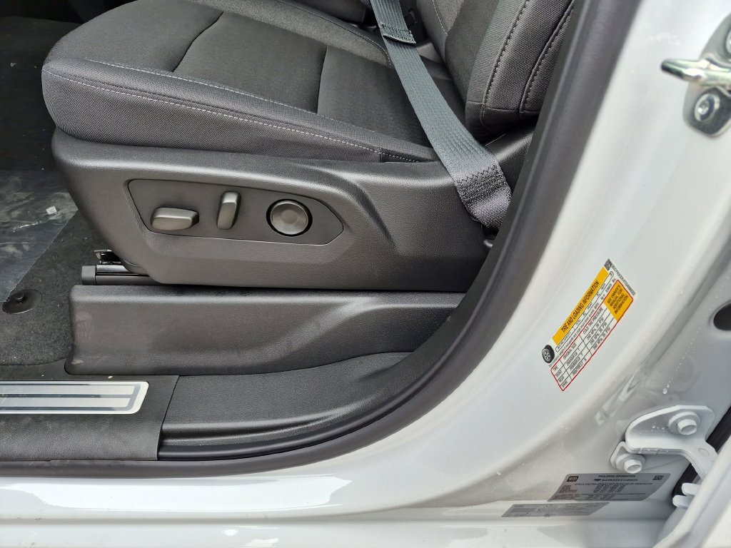 New 2026 Summit White Chevrolet LT (2FL) image 15