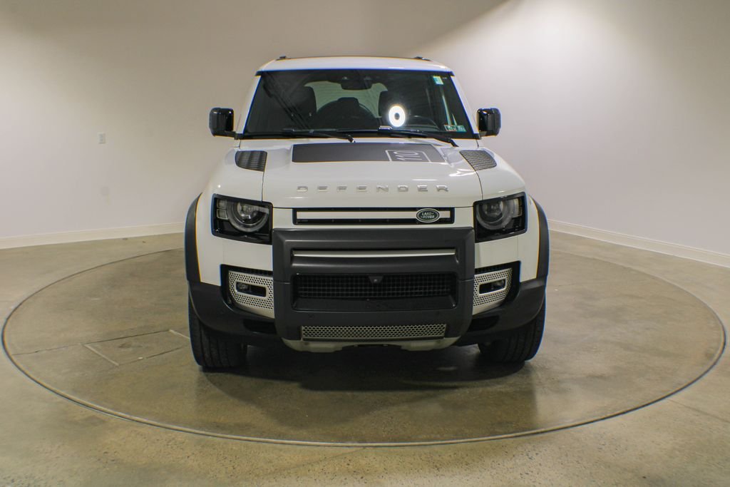 Used 2023 White Land Rover SE image 8
