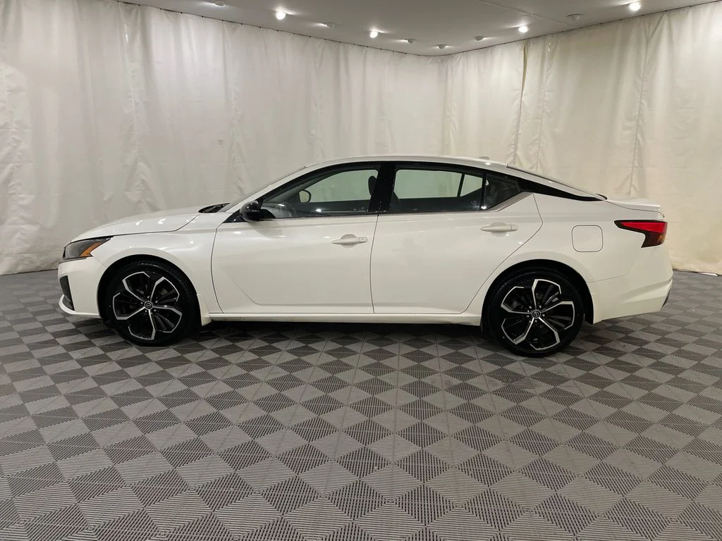 Used 2024 Pearl White Tricoat Nissan 2.5 SR image 9