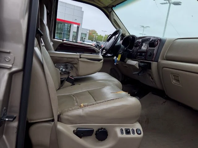 Used 2005  Ford Lariat image 18