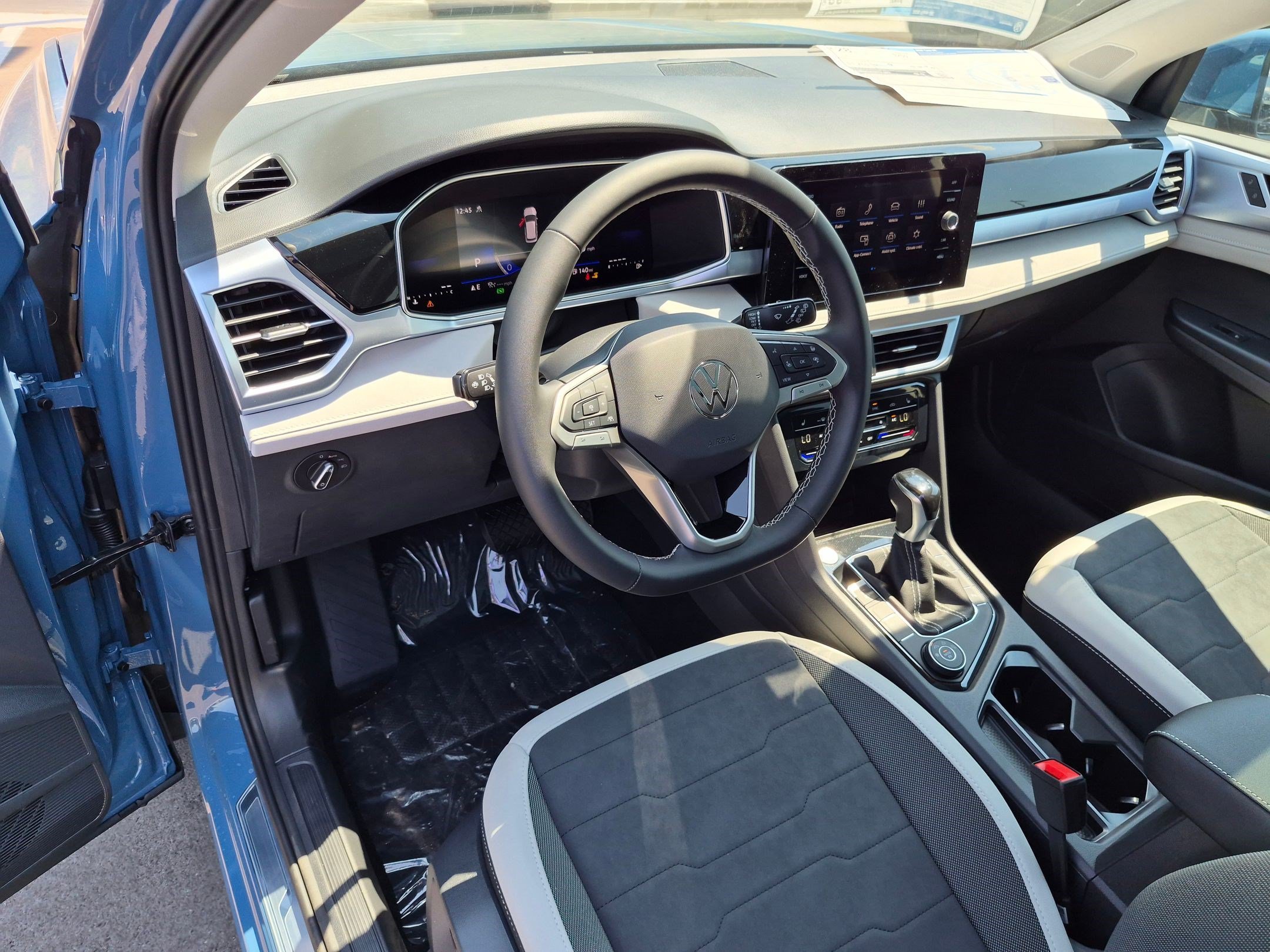 New 2026 Monterey Blue Pearl Volkswagen SE image 10