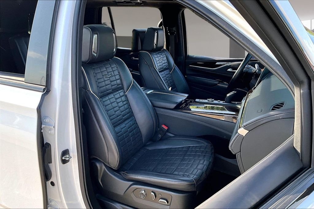 Used 2021 White Cadillac Sport Platinum image 7