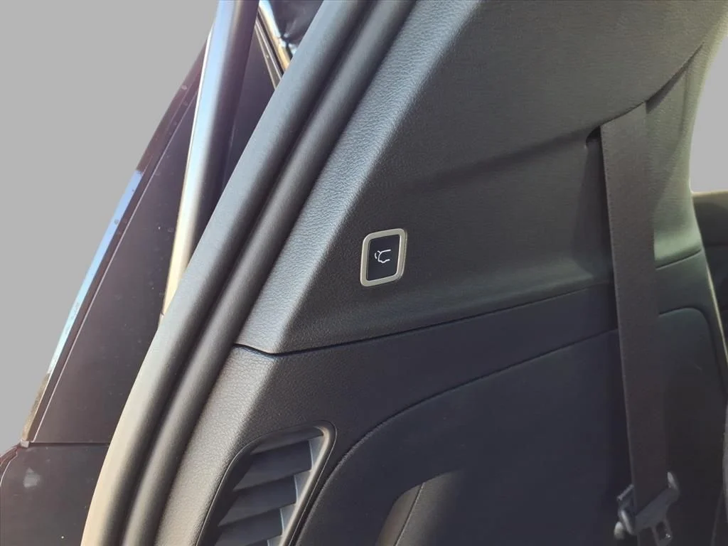 New 2026 Diamond Black Crystal Pearl-Coat Exterior Paint Chrysler Select image 6