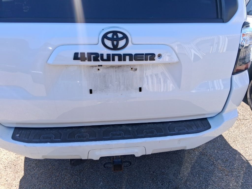 Used 2018 White Toyota SR5 Premium image 4