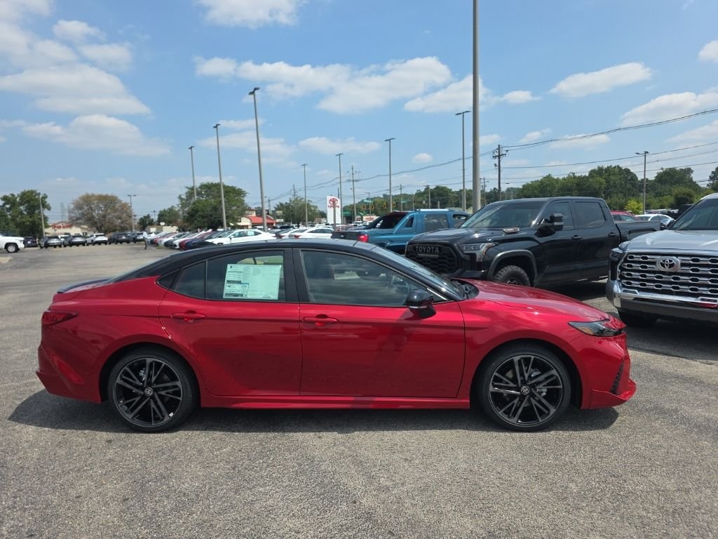 New 2026 Supersonic Red with Midnight Black Metallic roof Toyota XSE image 4