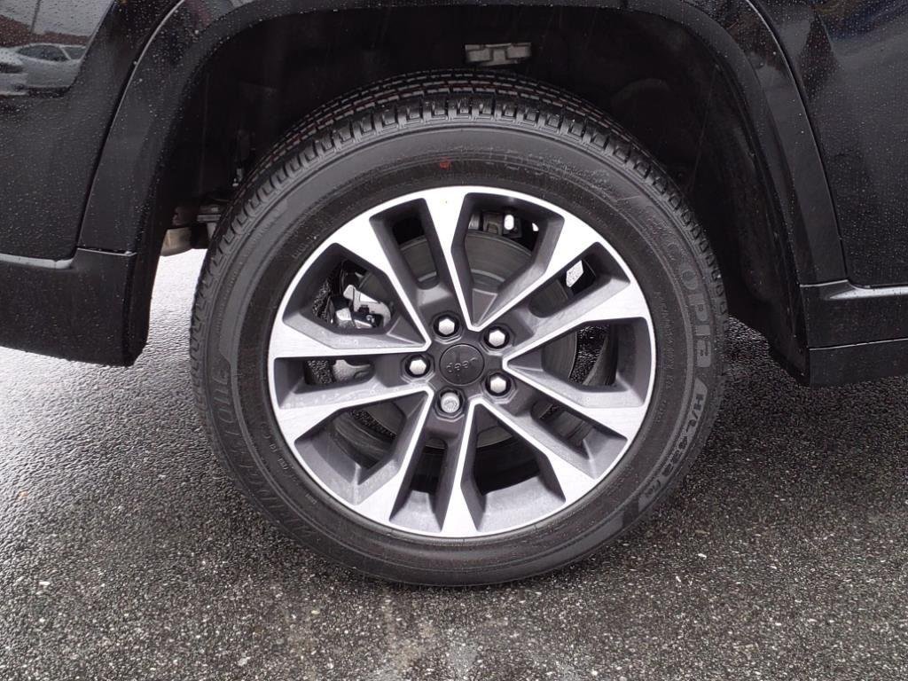 New 2024 Diamond Black Crystal Pearl-Coat Exterior Paint Jeep Overland image 21