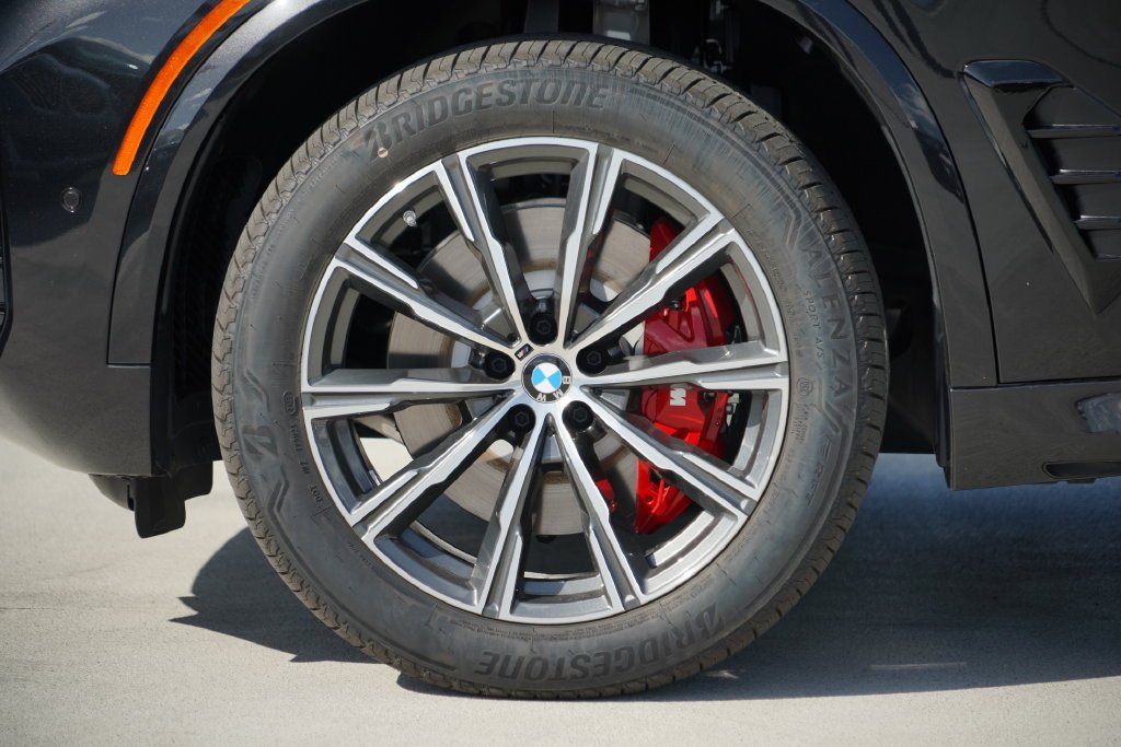 New 2026 Black Sapphire Metallic BMW xDrive40i image 6