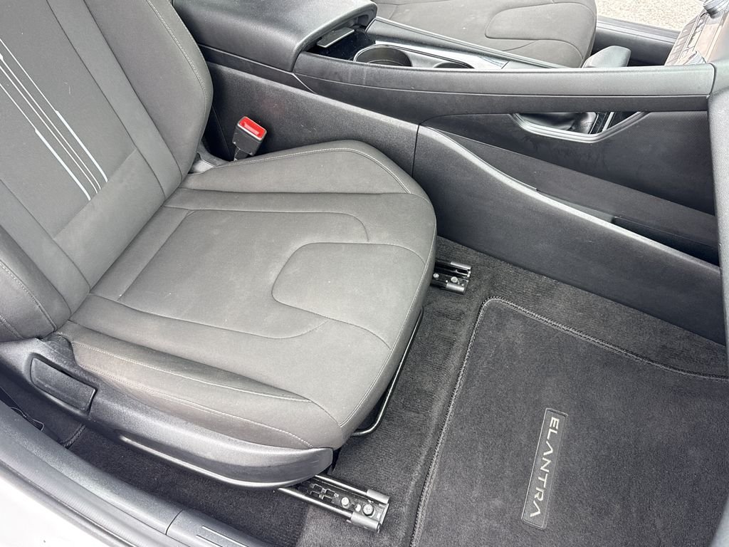 2022 Hyundai Elantra Blue - Photo 32