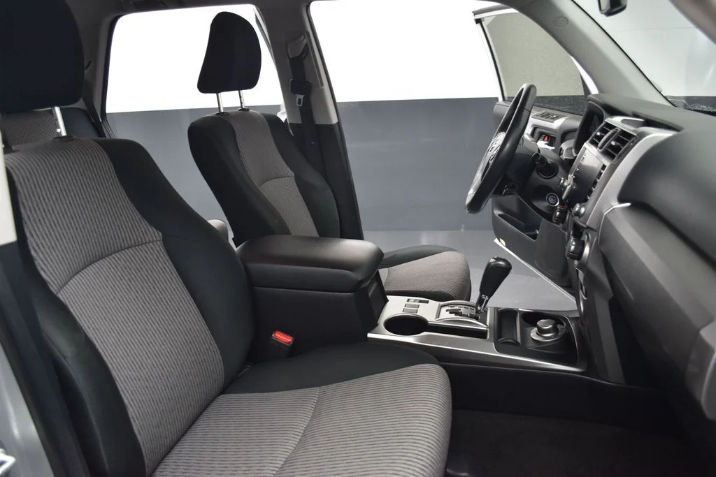 Used 2020 Silver Toyota SR5 image 28