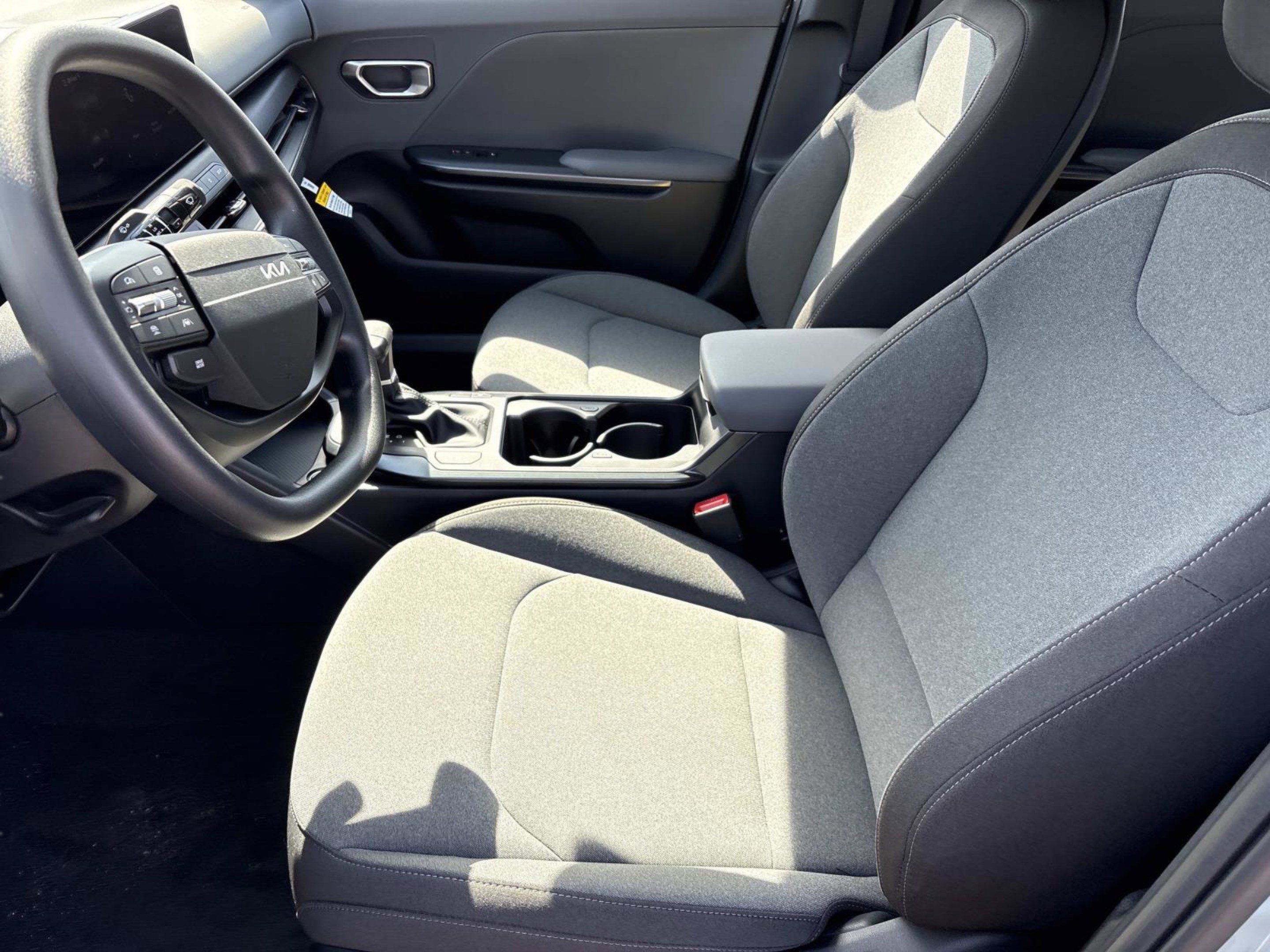 2025 Kia K4 LXS - Photo 15