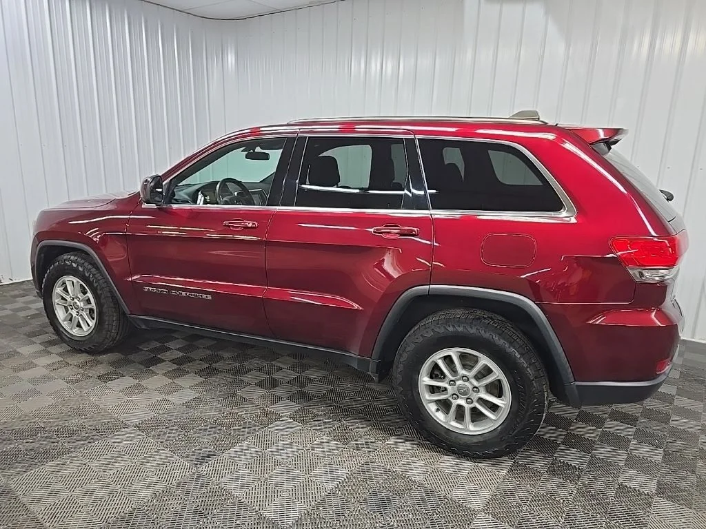 Used 2018 Red Jeep Laredo image 4