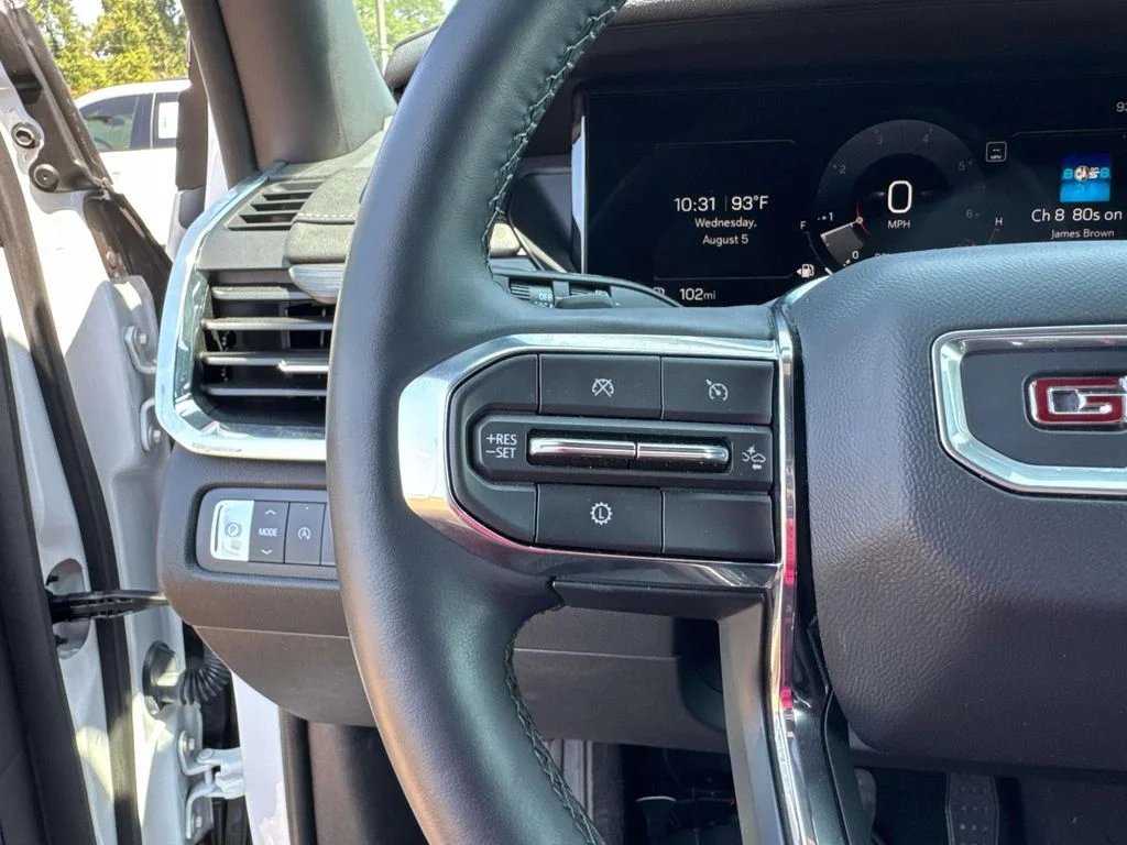 Used 2025 White GMC Elevation image 32
