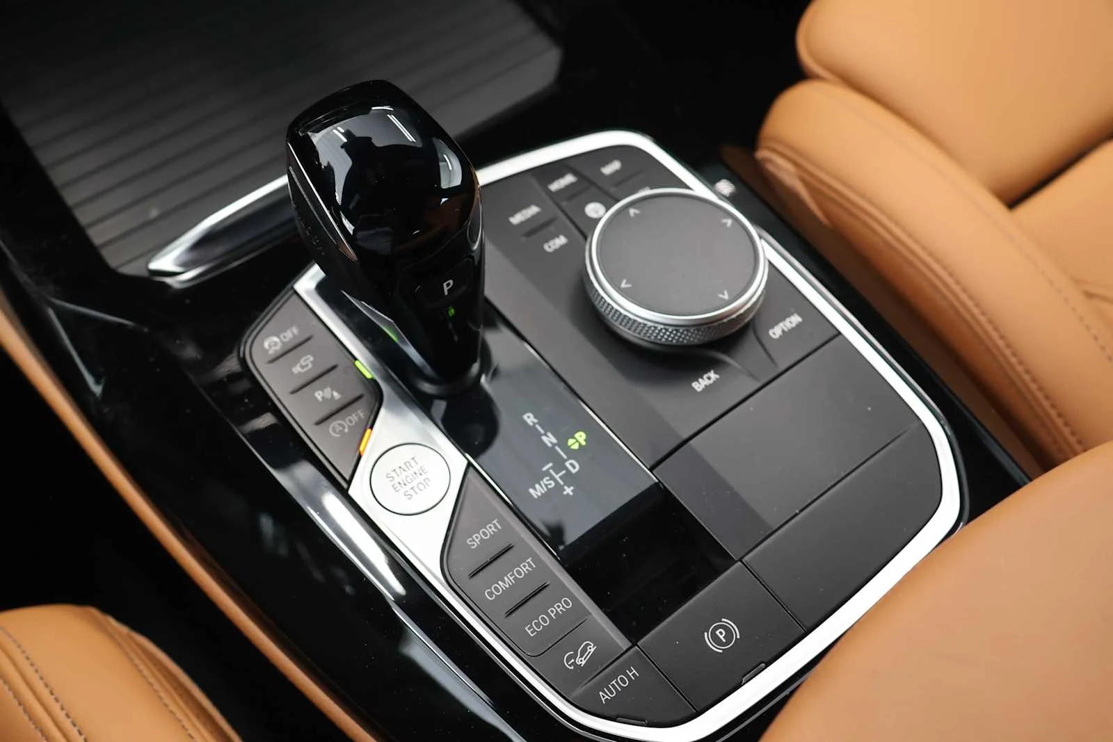 Certified Used 2025 Aventurin Red Metallic BMW xDrive30i image 21