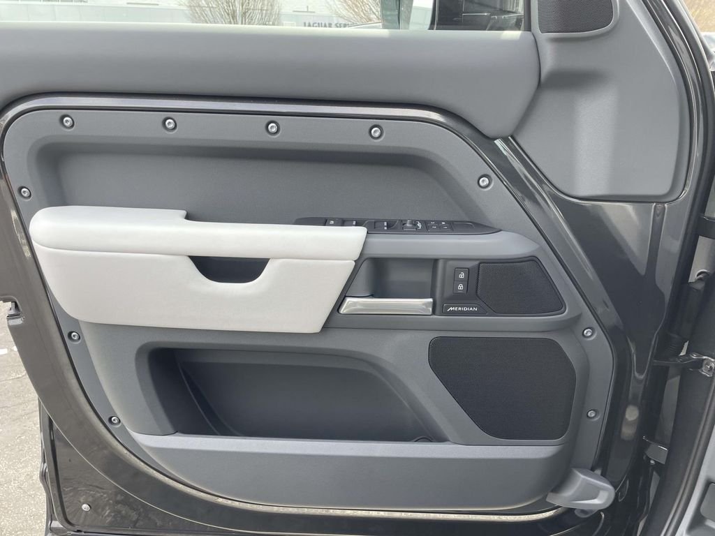 2026 Land Rover Defender S - Photo 31