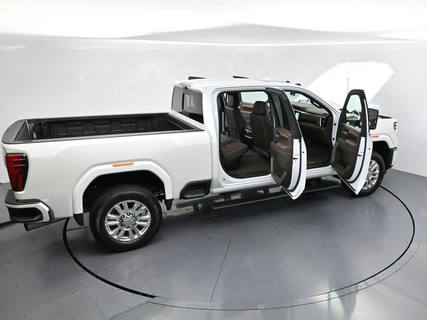 Used 2025 White Frost Tricoat GMC Denali image 37