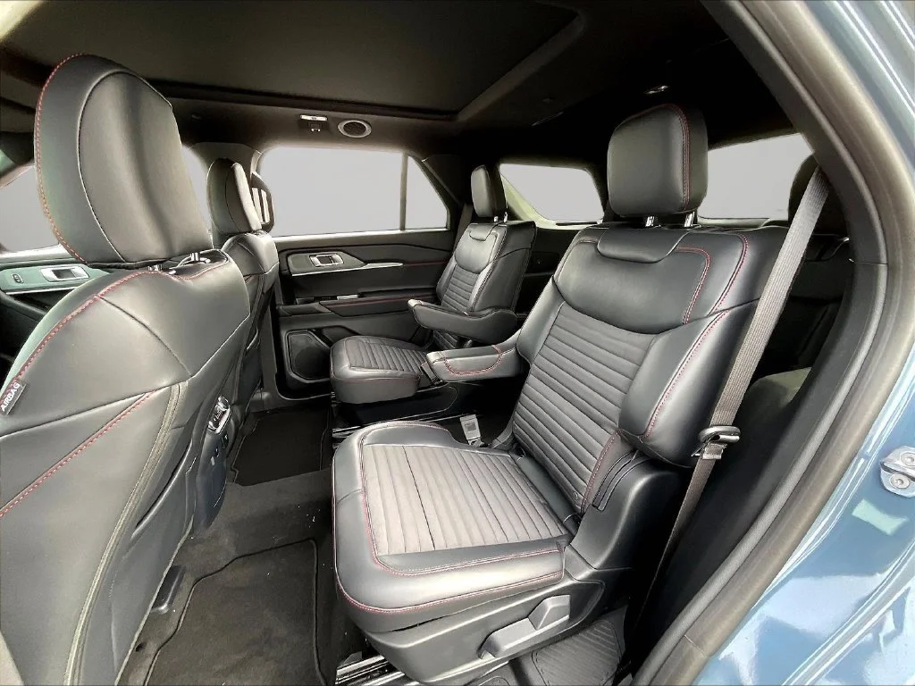 New 2027 Vapor Blue Metallic Ford ST-Line image 32