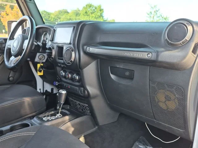 Used 2018 White Jeep Sport image 35
