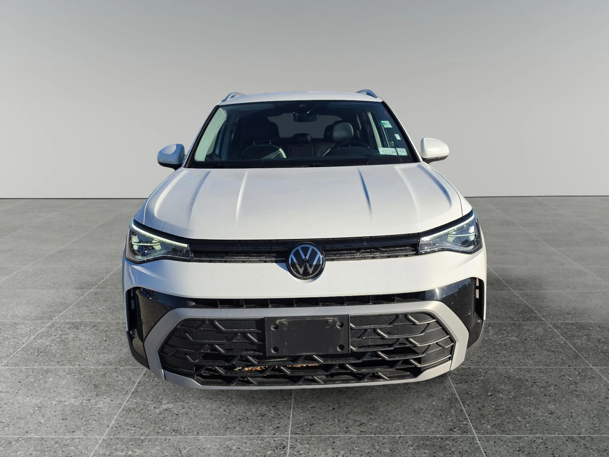 Used 2025 Pure White Volkswagen SE image 8