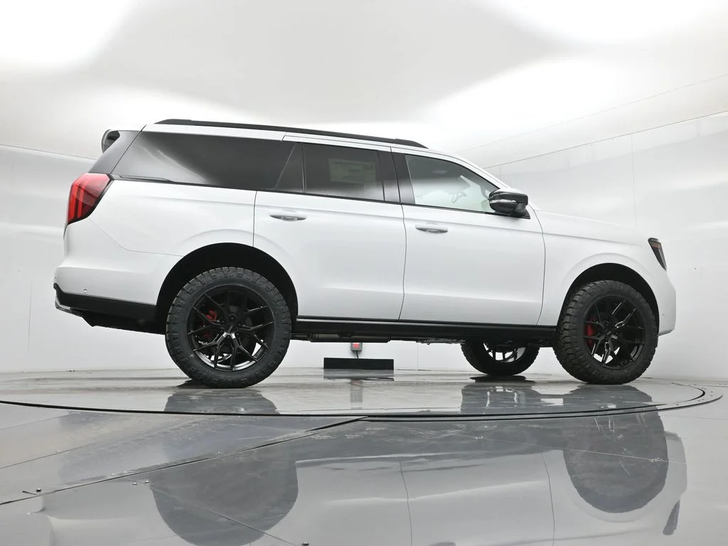 New 2025 Oxford White Ford Platinum image 46