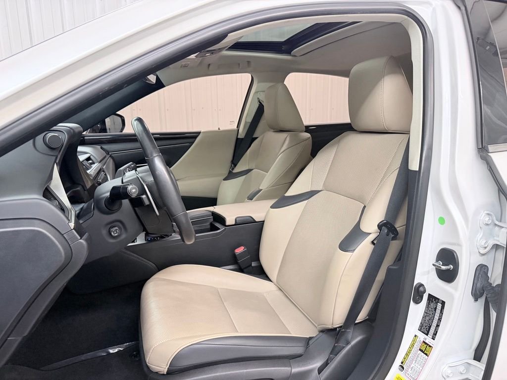 Used 2021 White Lexus 350 image 14
