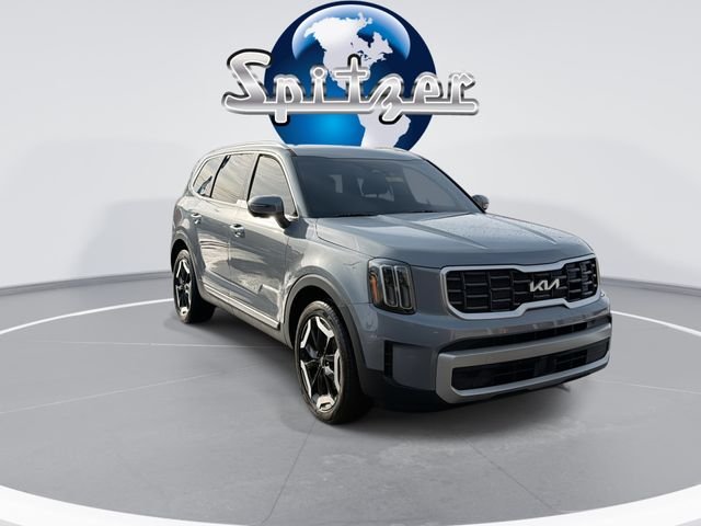 Used 2024 Silver Kia S image 3