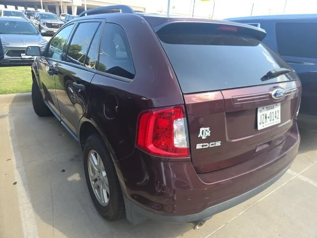 Used 2012 Red Ford SE image 4