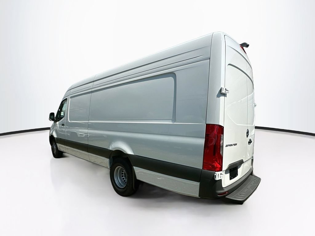 New 2026 Arctic White Mercedes-Benz Cargo 170 WB image 31