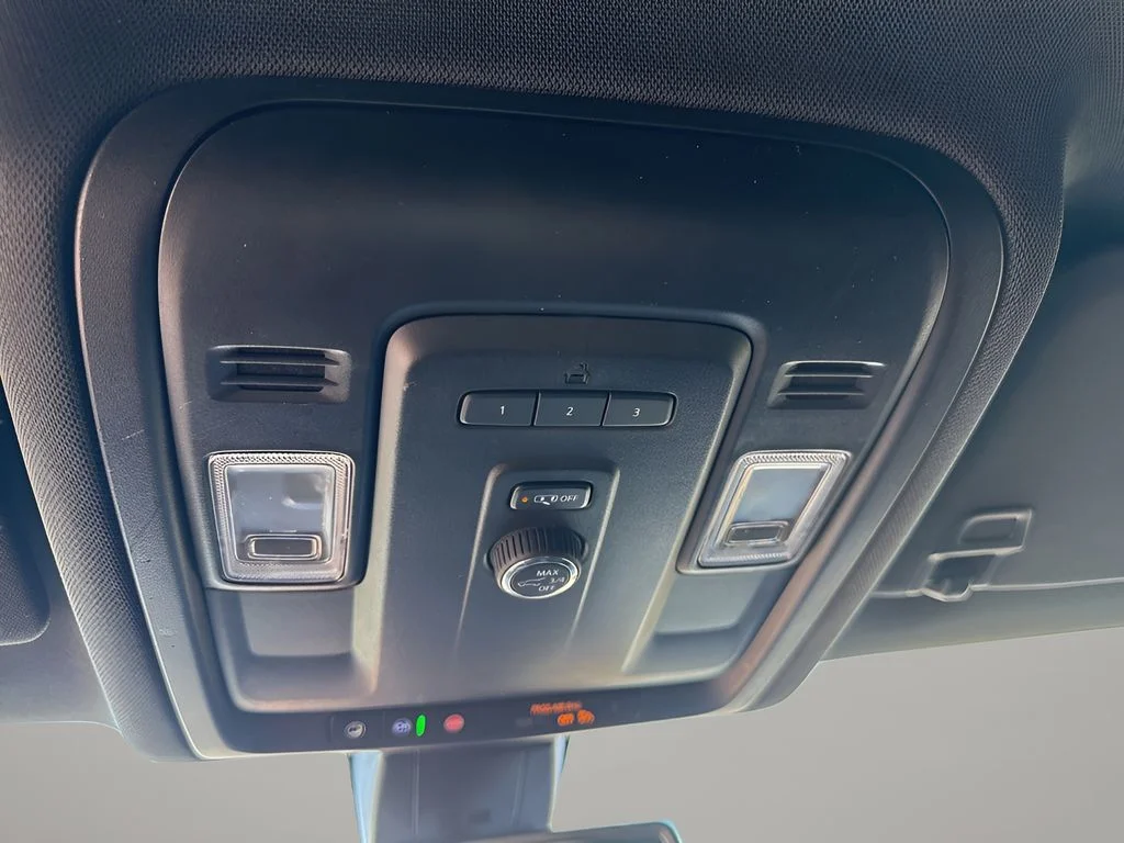 Used 2021 White Chevrolet LT image 30
