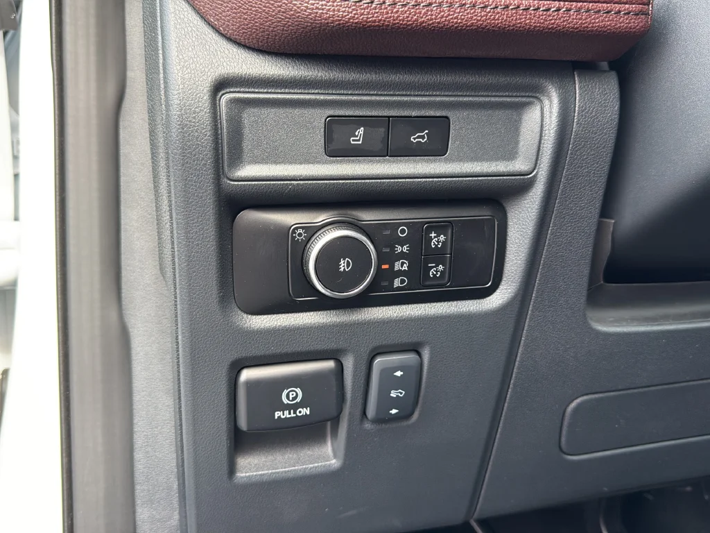 Used 2024 White Ford Limited image 27