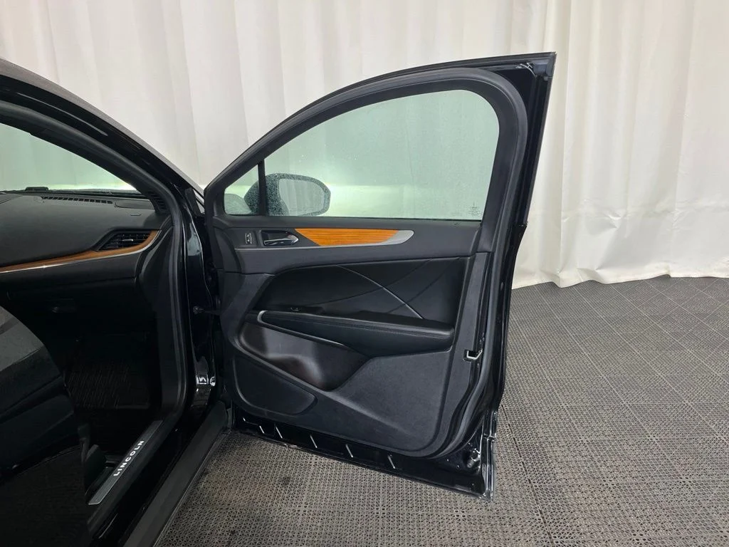 Used 2019 Black Lincoln Reserve image 19