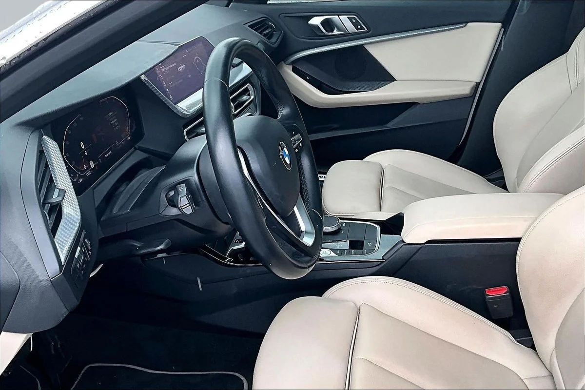 Used 2023  BMW i sDrive image 17