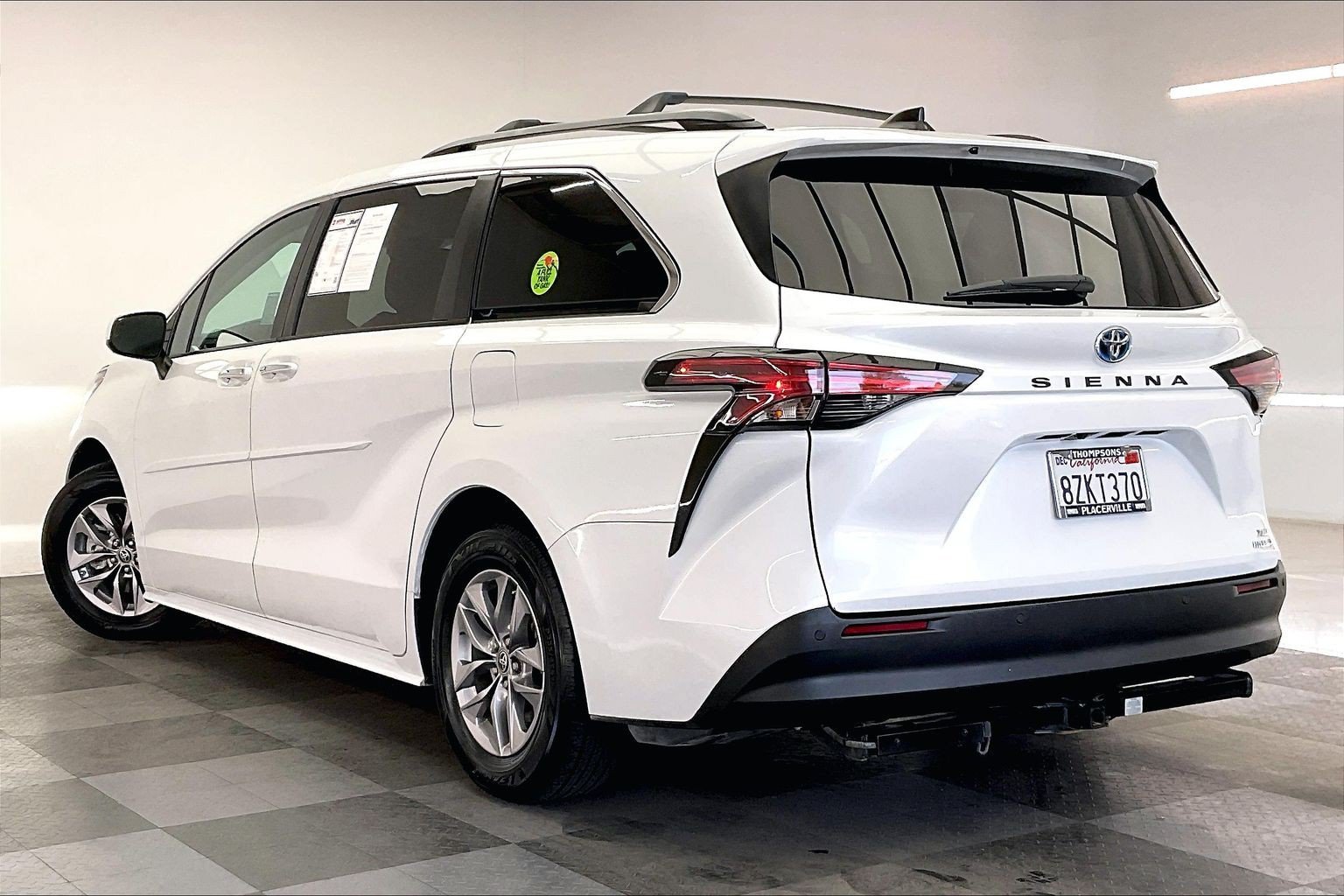 Used 2022 Wind Chill Pearl Toyota XLE image 10