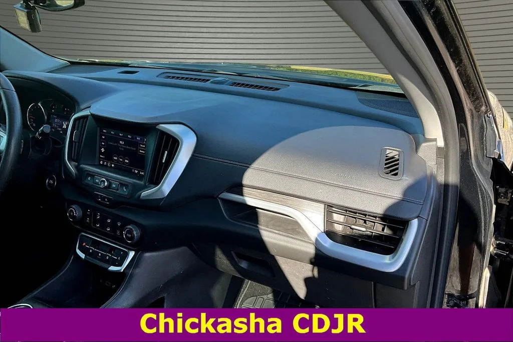 Used 2022 Black GMC SLE image 25
