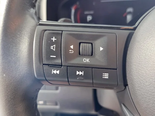 Used 2023 Gray Nissan Platinum image 27