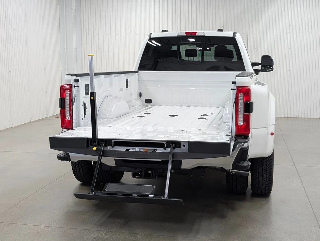 New 2026 Star White Metallic Tri-Coat Ford F-350® King Ranch® image 29