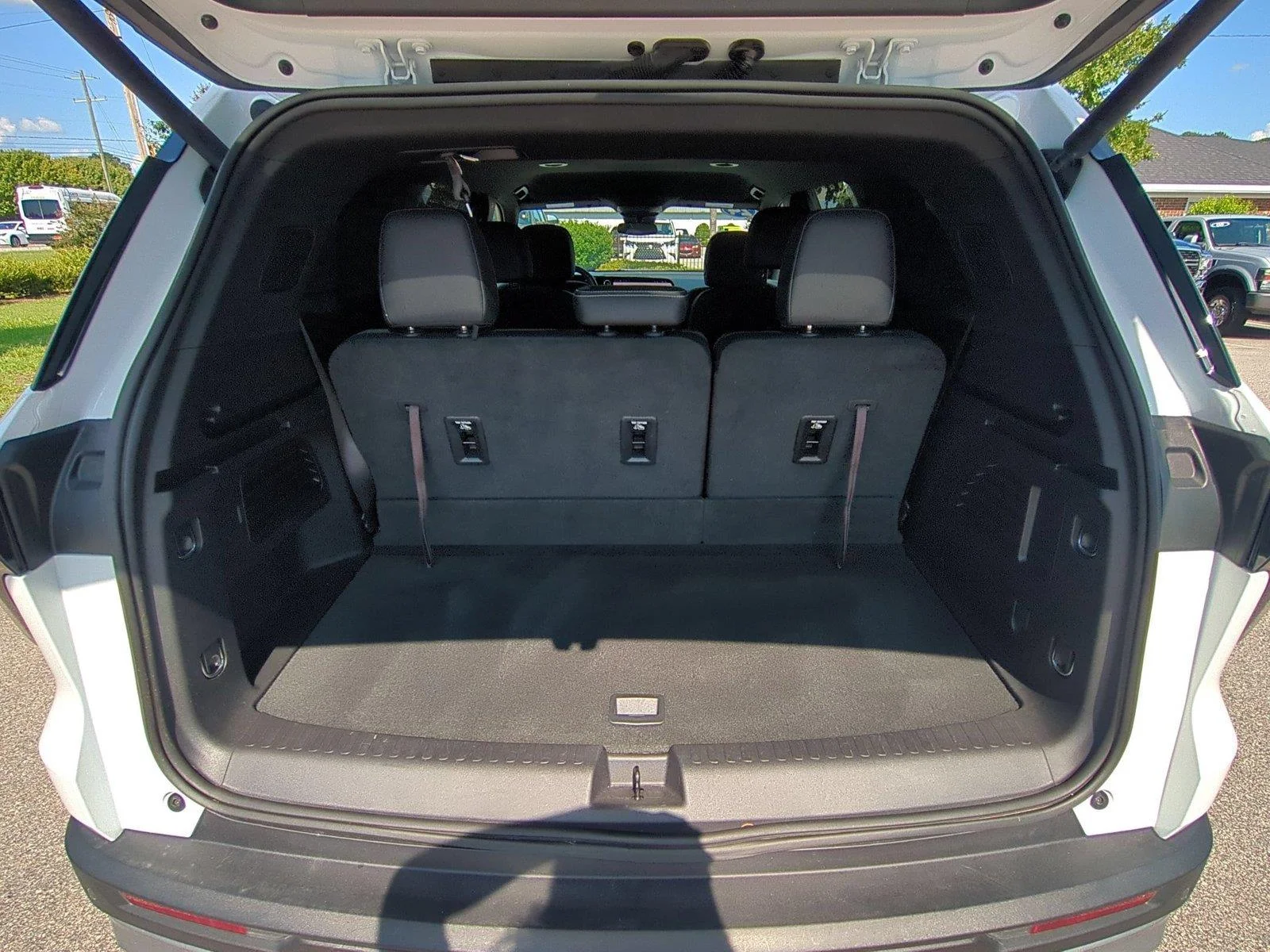 Used 2024 Summit White Chevrolet FWD LT image 36