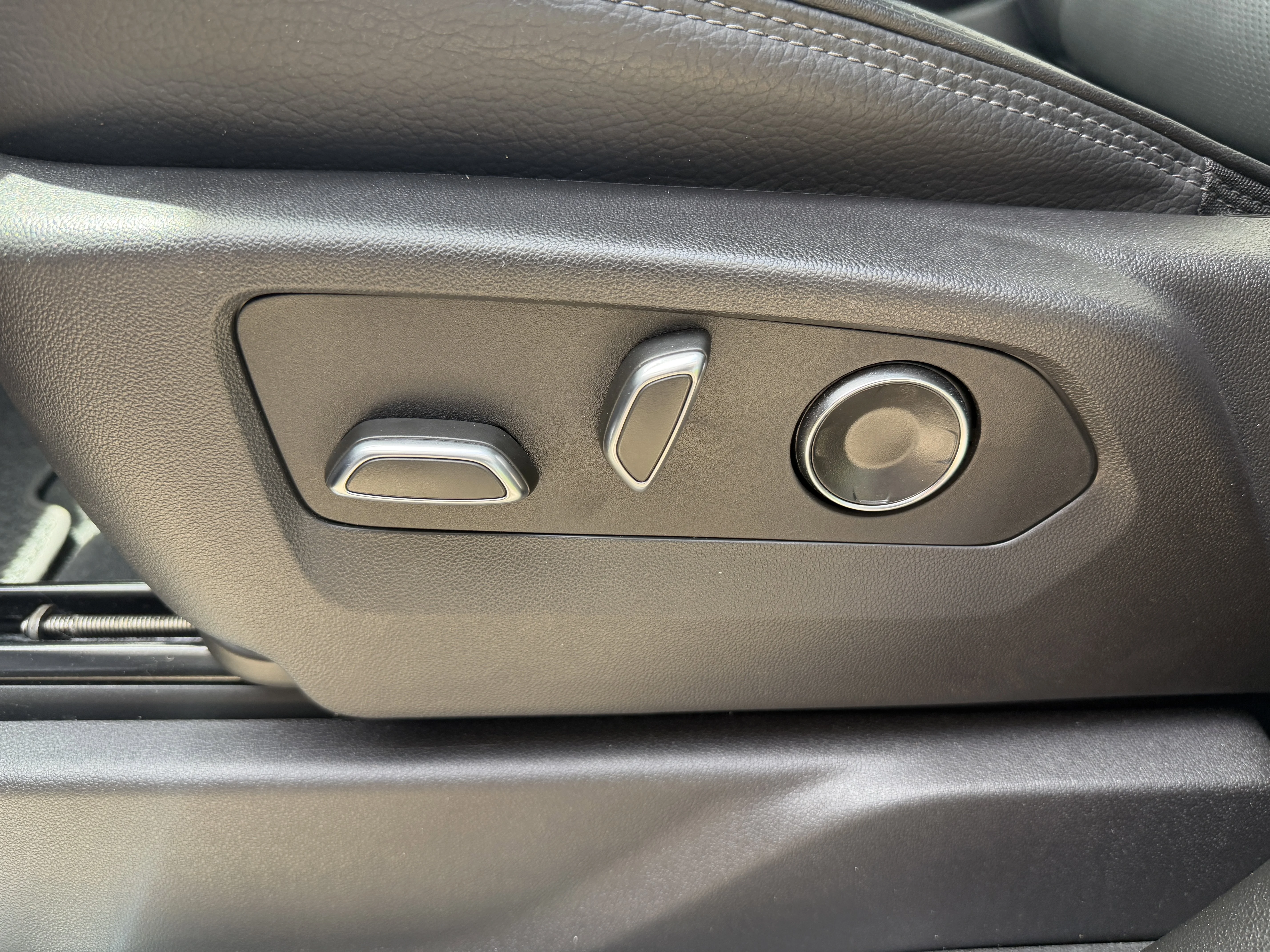 Used 2024 Onyx Black GMC Denali image 34