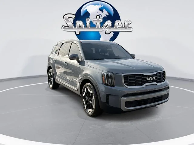 Used 2024 Silver Kia S image 3