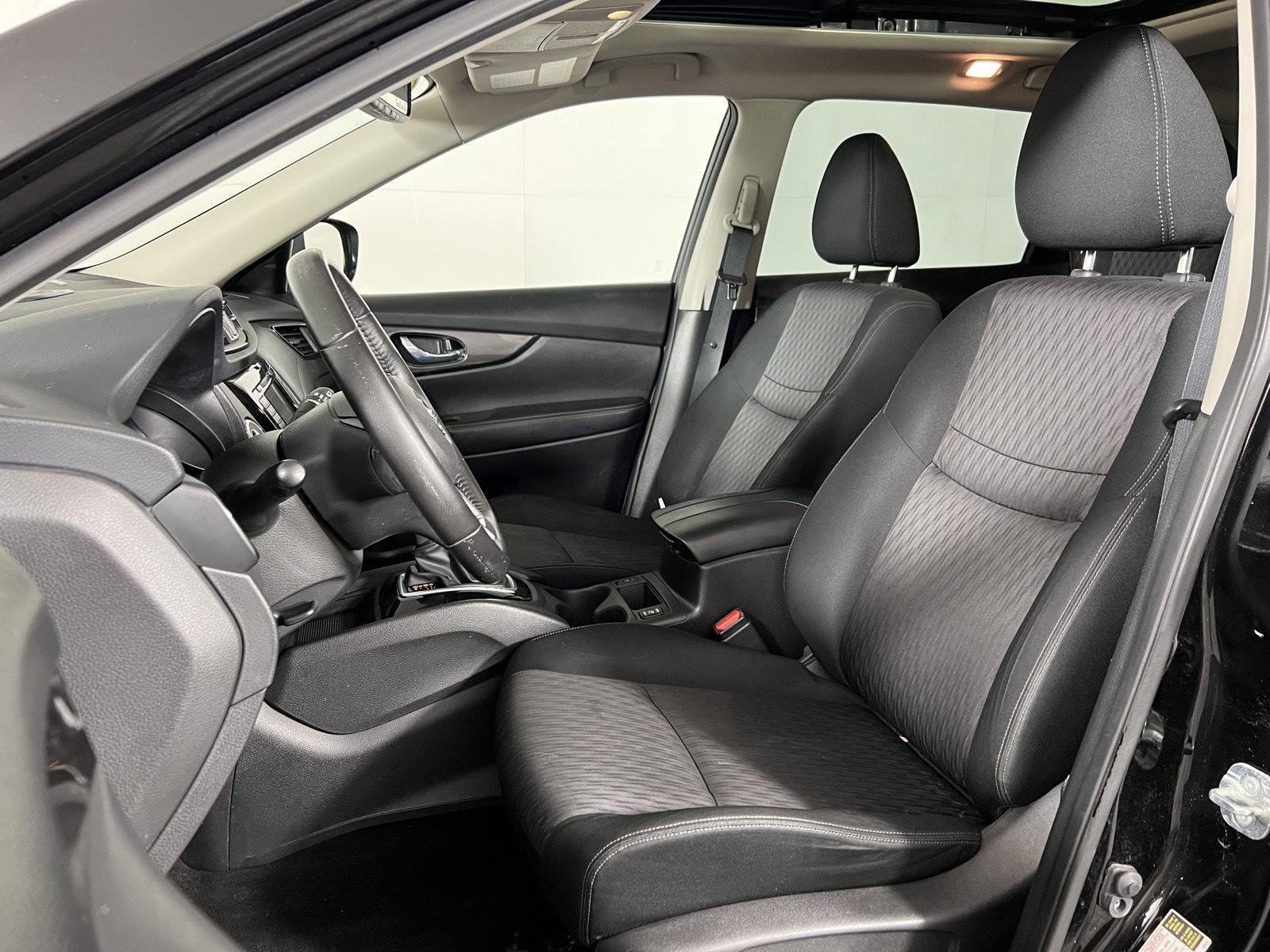 Used 2018 Black Nissan  image 12