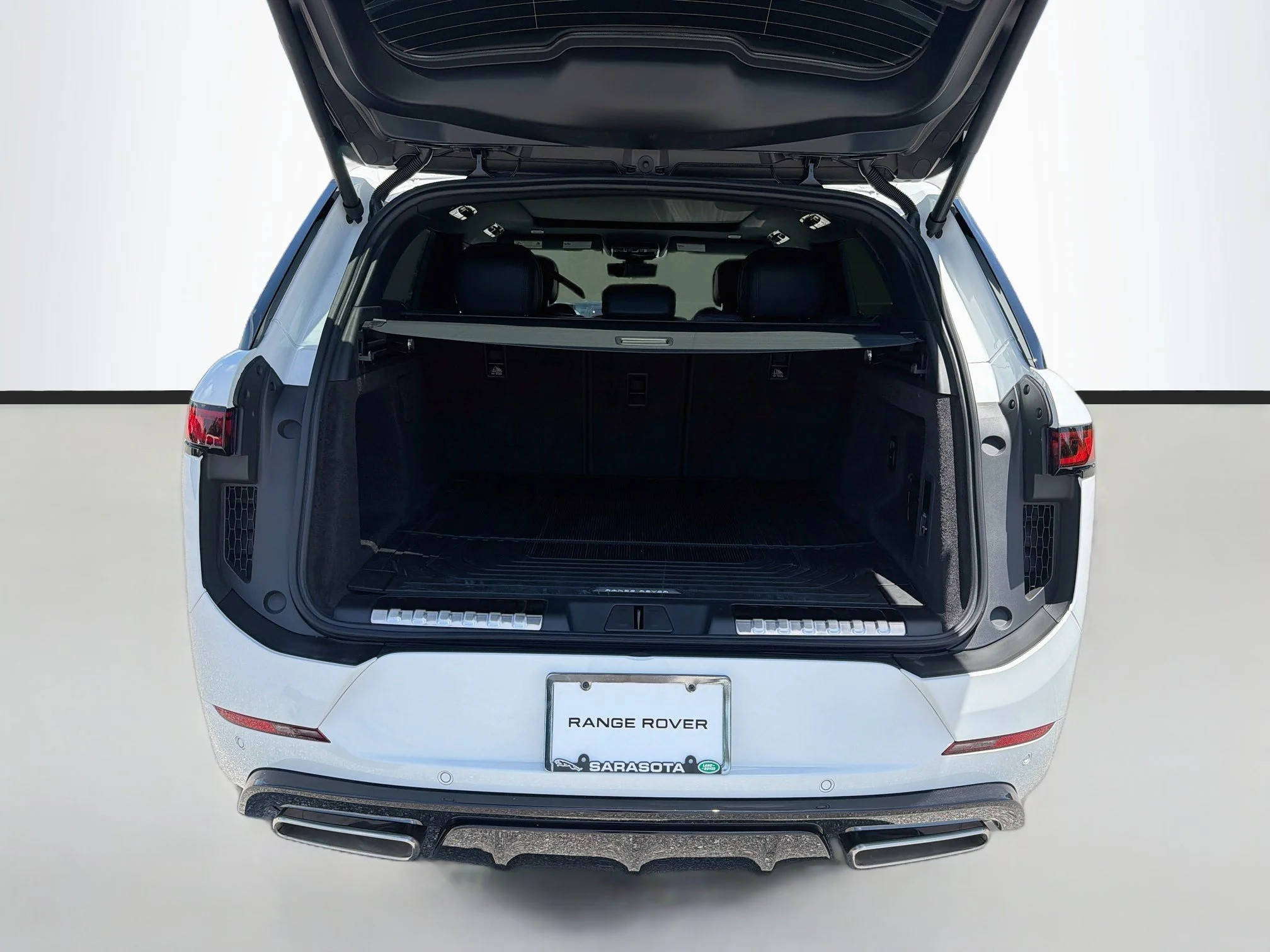 New 2026 Fuji White Land Rover Dynamic SE image 12