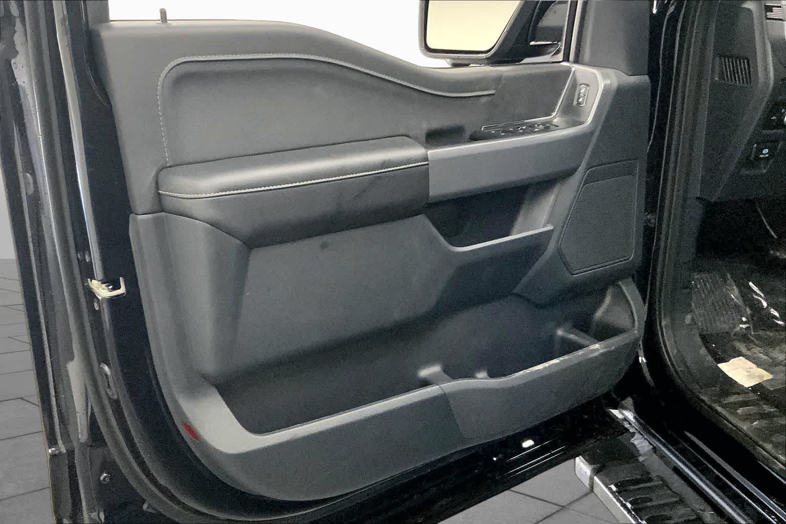 New 2026 Agate Black Metallic Ford XLT image 10