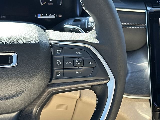 New 2025 White Jeep Limited image 31