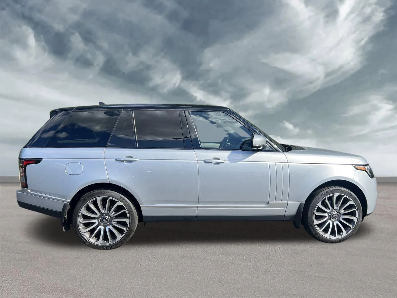 Used 2016 Indus Silver Land Rover Diesel HSE image 6