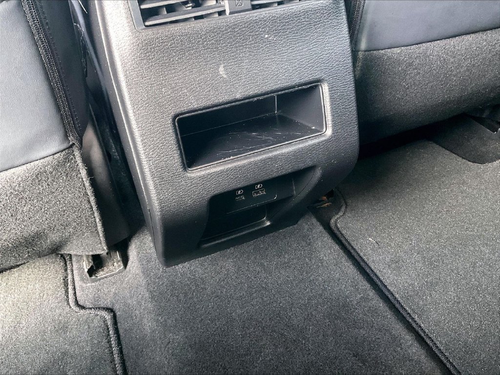 Used 2024 Silver Mitsubishi SE image 26