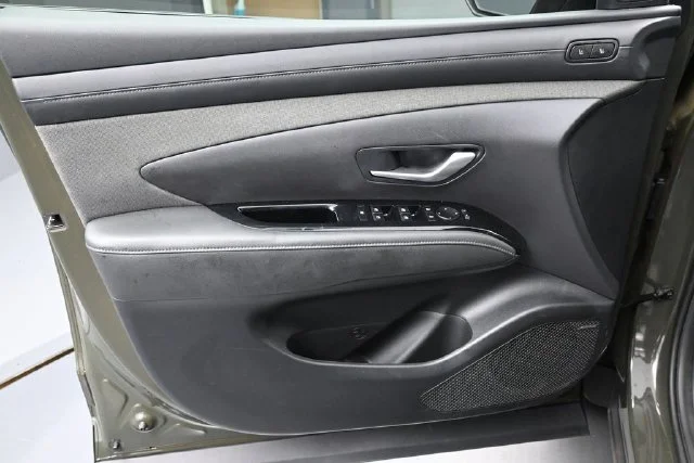 Used 2025 Green Hyundai Limited image 13