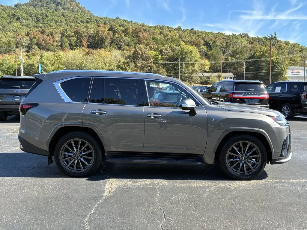Used 2024  Lexus 600 F SPORT image 5