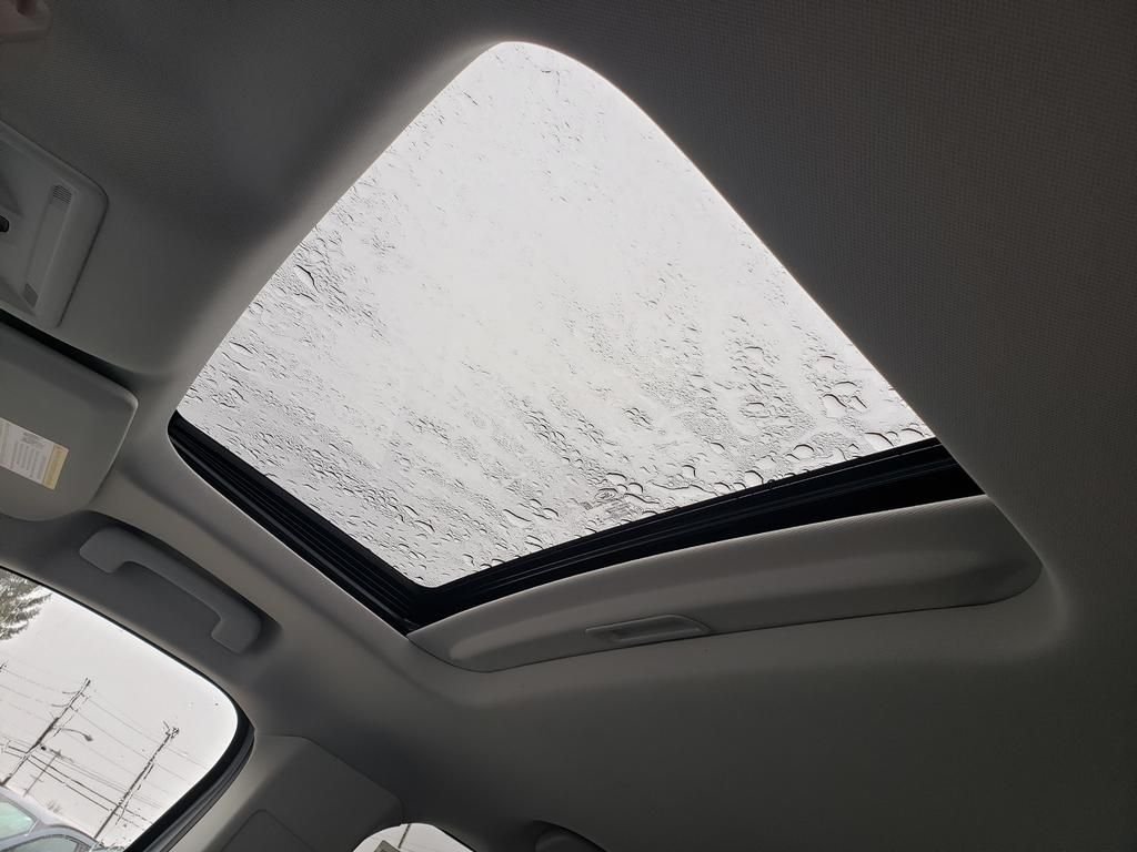 New 2025 Space White Metallic Ford XLT image 16