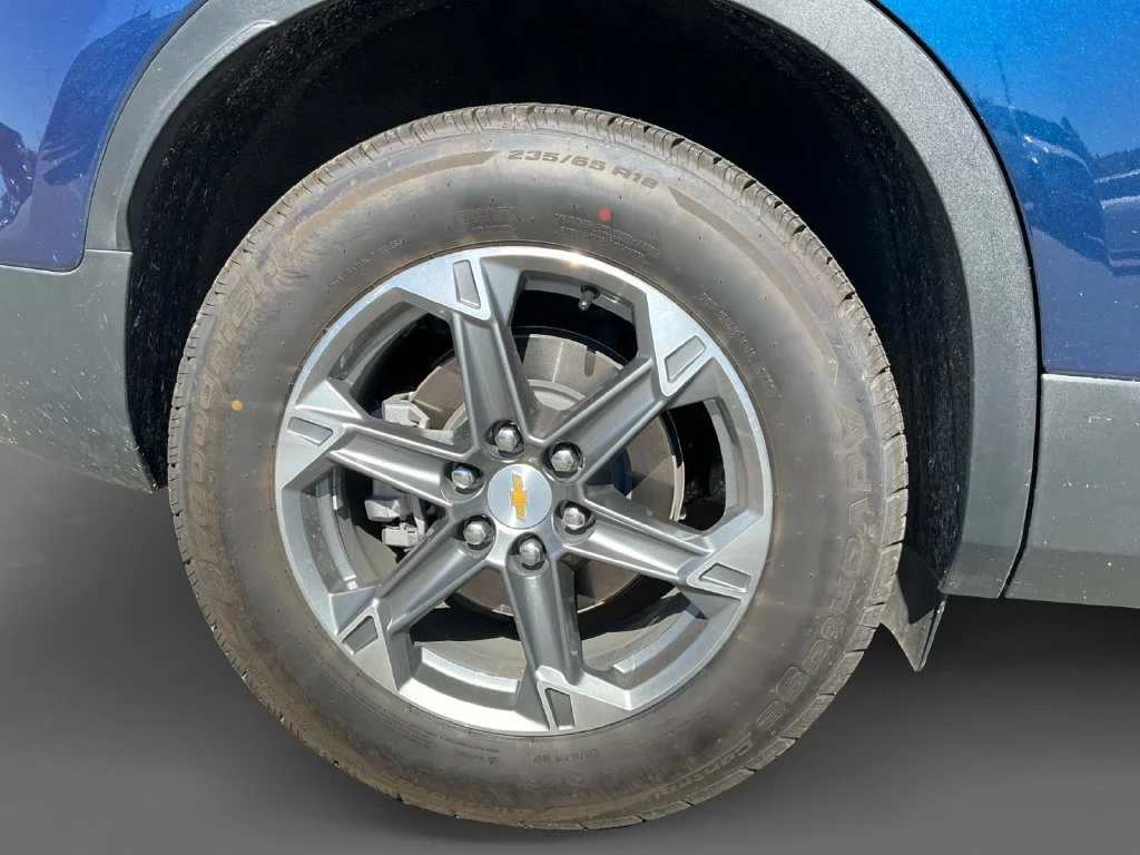 Used 2023 BLUE GLOW METALLIC Chevrolet LT image 10