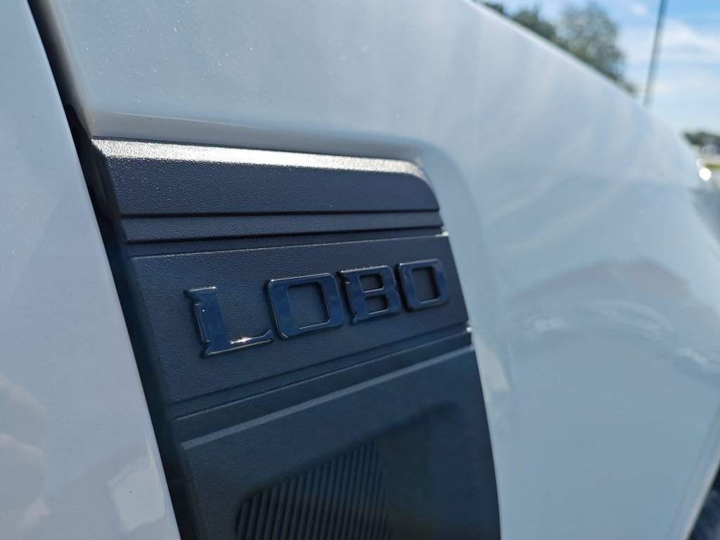 Used 2025 White Ford Lobo Standard image 27