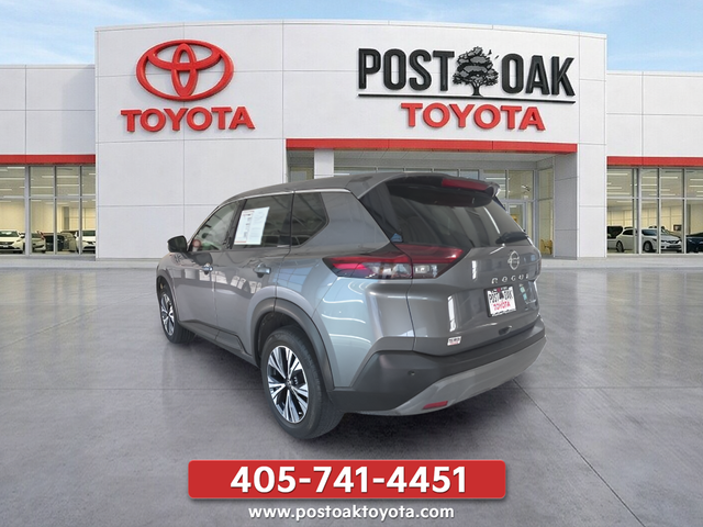 Used 2021 Gray Nissan SV image 3